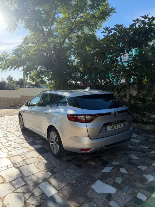 Renault Mégane 2018 - 16900 EUR, 102599 km - AUTO.MOTO.pt - 102599km - foto 5 de 12
