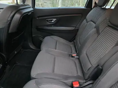 Renault Grand Scénic 2017 - 12750 EUR, 320000 km - AUTO.MOTO.pt - 320000km - foto 32 de 40