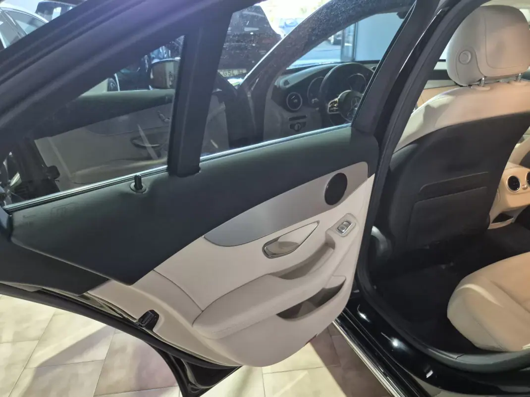 Mercedes-Benz C 300 2020 - 24750 EUR, 103000 km - 103000km - foto 18 de 36