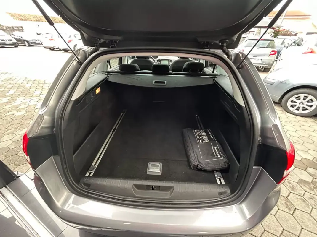 Peugeot 308 SW 2014 - 10500 EUR, 193489 km - AUTO.MOTO.pt - 193489km - foto 19 de 21