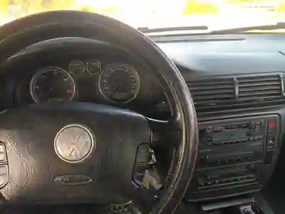 Volkswagen Passat Variant 2004 - 1950 EUR, 160000 km - AUTO.MOTO.pt - 160000km - foto 6 de 7