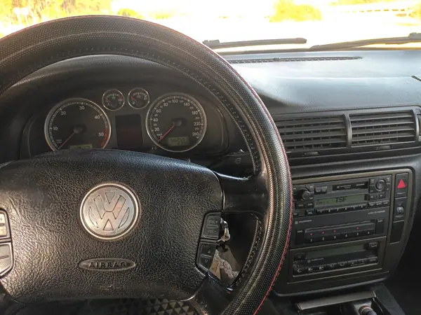 Volkswagen Passat Variant 2004 - 1950 EUR, 160000 km - AUTO.MOTO.pt - 160000km - foto 6 de 7