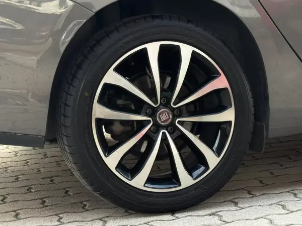 Fiat Tipo Station Wagon 2016 - 9950 EUR, 131000 km - AUTO.MOTO.pt - 131000km - foto 12 de 16