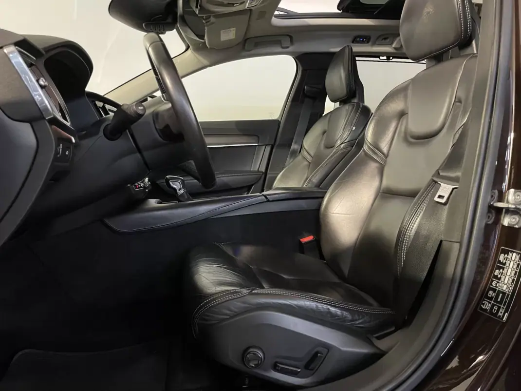 Volvo V90 Cross Country 2017 - 23500 EUR, 213000 km - AUTO.MOTO.pt - 213000km - foto 15 de 44