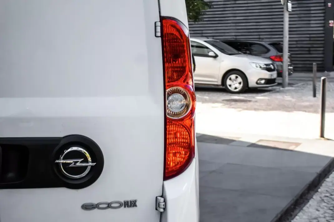 Opel COMBO 2012 - 6800 EUR, 158642 km - 158642km - foto 10 de 23