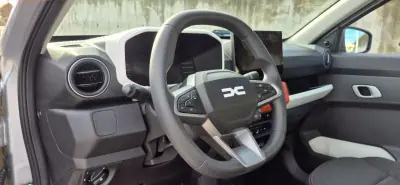 Dacia Spring 2025 - 18450 EUR, 9000 km - AUTO.MOTO.pt - 9000km - foto 9 de 23