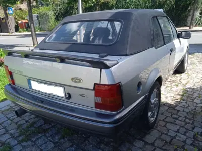 Ford Escort Cabrio 1988 - 7500 EUR, 91460 km - AUTO.MOTO.pt - 91460km - foto 5 de 12