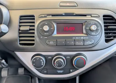Kia Picanto 2011 - 5250 EUR, 124499 km - AUTO.MOTO.pt - 124499km - foto 17 de 21