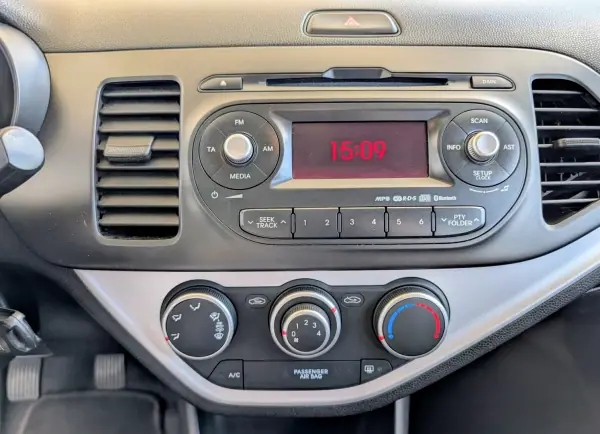 Kia Picanto 2011 - 5250 EUR, 124499 km - AUTO.MOTO.pt - 124499km - foto 17 de 21
