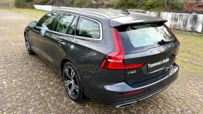 Volvo V60 2020 - 26500 EUR, 129000 km - AUTO.MOTO.pt - 129000km - foto 17 de 25