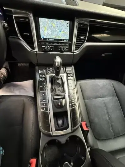 Porsche Macan 2015 - 34750 EUR, 195000 km - AUTO.MOTO.pt - 195000km - foto 6 de 9