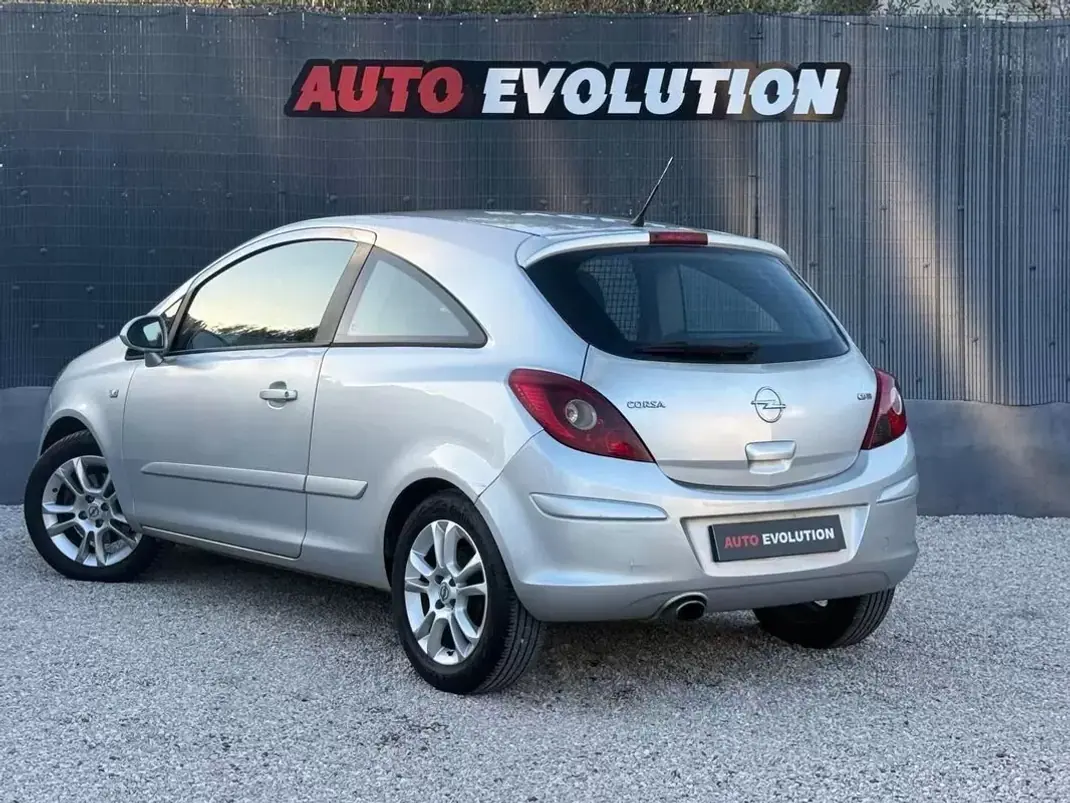 Opel Corsa van Ac 1.3 cdti 2007 - 4450 EUR, 139900 km - AUTO.MOTO.pt - 139900km - foto 12 de 17