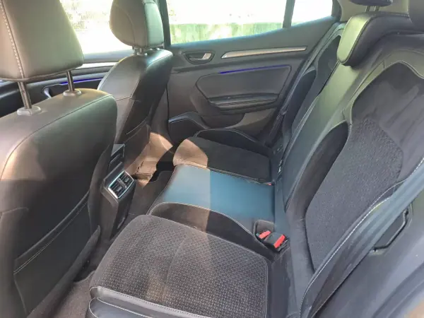 Renault Mégane 2016 - 14000 EUR, 159000 km - AUTO.MOTO.pt - 159000km - foto 12 de 17