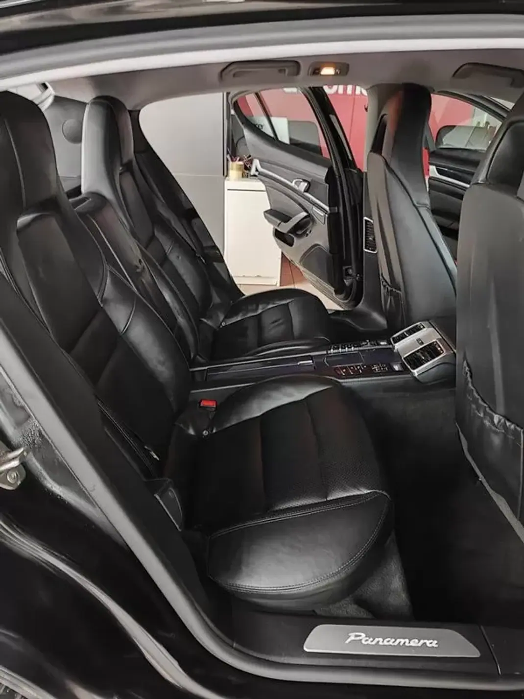 Porsche Panamera 2011 - 39500 EUR, 139500 km - AUTO.MOTO.pt - 139500km - foto 17 de 37