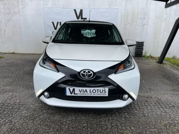 Toyota Aygo 2016 - 10900 EUR, 89310 km - AUTO.MOTO.pt - 89310km - foto 3 de 15