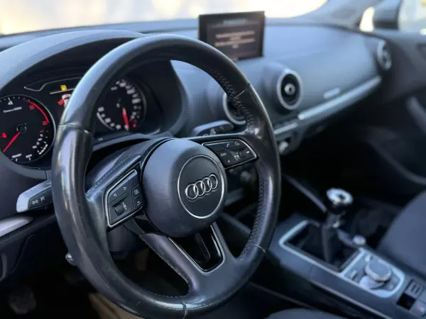 Audi A3 Sportback 2016 - 14999 EUR, 140000 km - AUTO.MOTO.pt - 140000km - foto 9 de 15