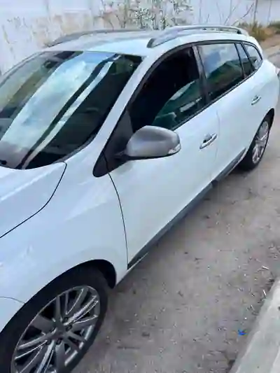 Renault Mégane Sport Tourer 2011 - 4999 EUR, 257000 km - AUTO.MOTO.pt - 257000km - foto 11 de 15