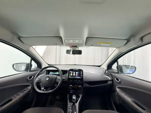 Renault Zoe 2019 - 10500 EUR, 130000 km - AUTO.MOTO.pt - 130000km - foto 9 de 18
