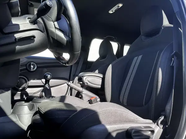 MINI 5 Portas 2019 - 15790 EUR, 179000 km - AUTO.MOTO.pt - 179000km - foto 13 de 39