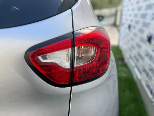 Renault Captur 2016 - 12490 EUR, 139000 km - AUTO.MOTO.pt - 139000km - foto 7 de 10