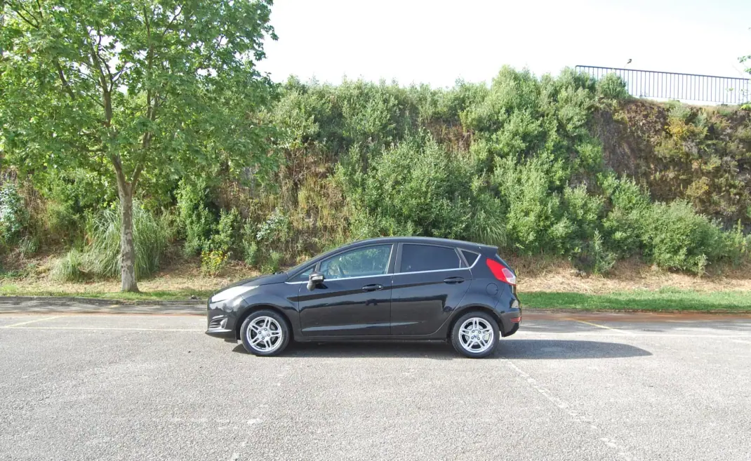 Ford Fiesta 2015 - 7490 EUR, 204000 km - AUTO.MOTO.pt - 204000km - foto 2 de 10
