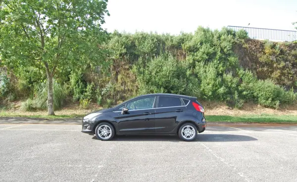 Ford Fiesta 2015 - 7490 EUR, 204000 km - AUTO.MOTO.pt - 204000km - foto 2 de 10