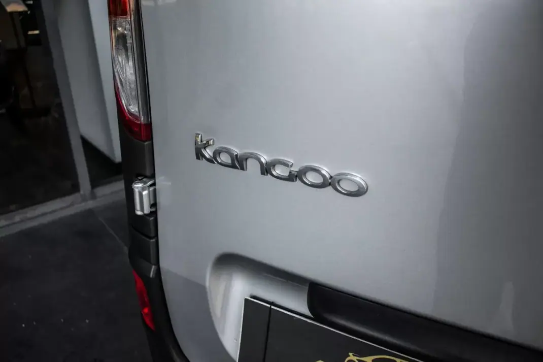 Renault Kangoo E-Tech Confort 2021 - 10900 EUR, 34967 km - AUTO.MOTO.pt - 34967km - foto 12 de 28
