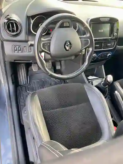 Renault Clio Sport Tourer 2019 - 9100 EUR, 178600 km - AUTO.MOTO.pt - 178600km - foto 7 de 16