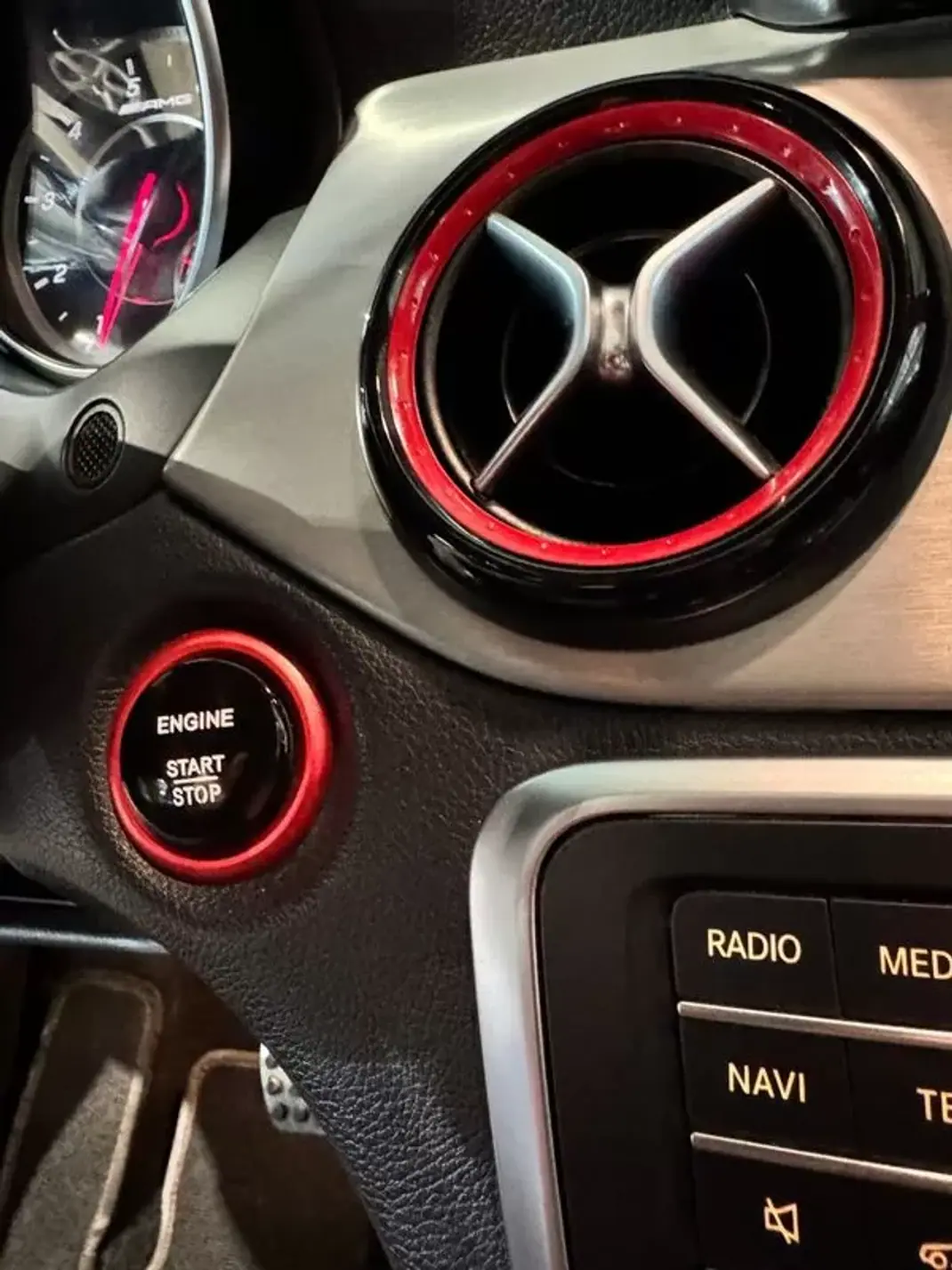 Mercedes-Benz CLA 45 AMG 2018 - 36900 EUR, 127350 km - 127350km - foto 13 de 32