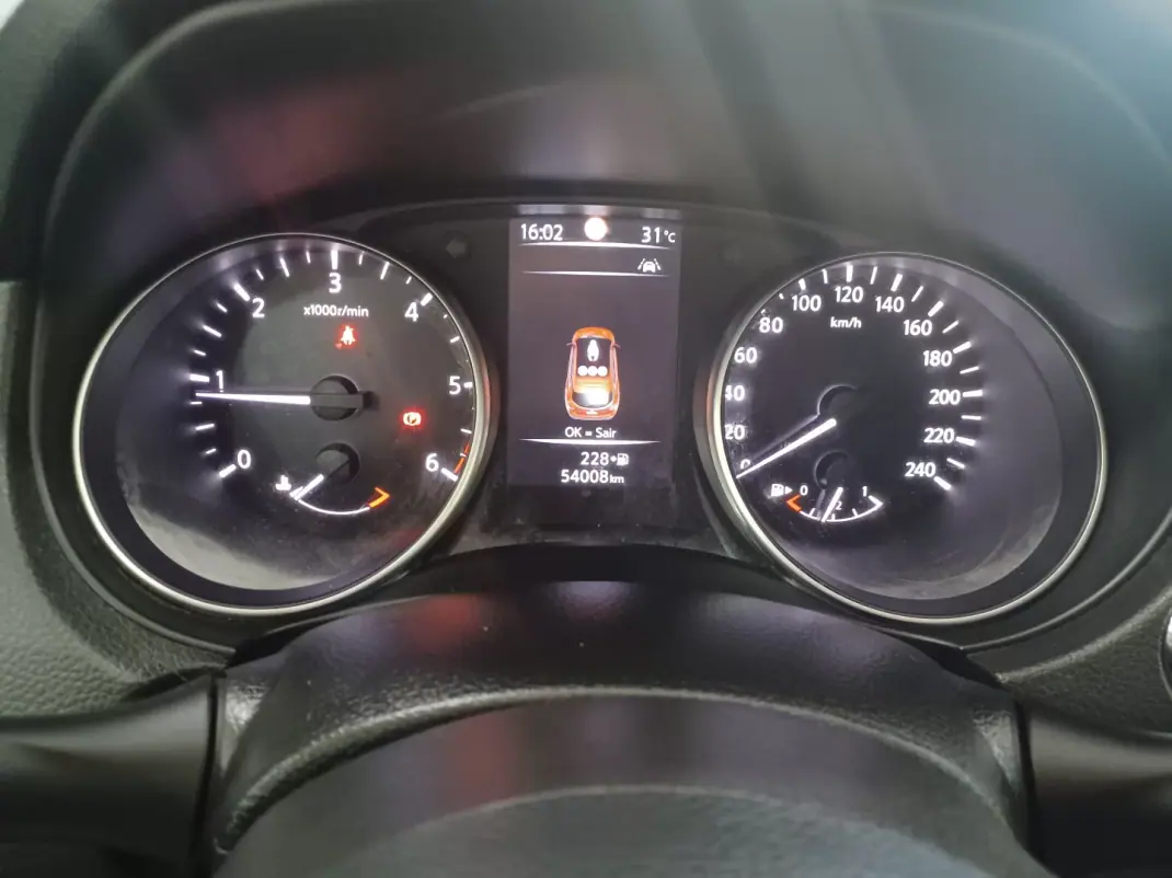 Nissan Qashqai 2018 - 17900 EUR, 54008 km - 54008km - foto 16 de 39