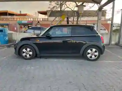 MINI One 2017 - 10500 EUR, 171000 km - AUTO.MOTO.pt - 171000km - foto 8 de 11