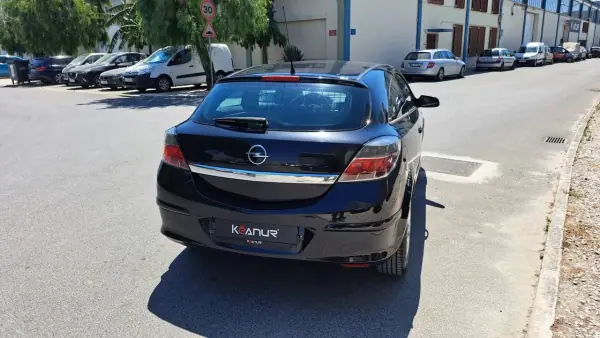 Opel Astra GTC 2007 - 4980 EUR, 201150 km - AUTO.MOTO.pt - 201150km - foto 18 de 36