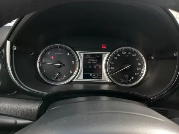 Suzuki Vitara 2016 - 16900 EUR, 135000 km - AUTO.MOTO.pt - 135000km - foto 13 de 15
