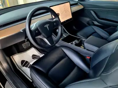 Tesla Model 3 2019 - 22500 EUR, 56000 km - AUTO.MOTO.pt - 56000km - foto 11 de 20
