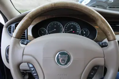 Jaguar X-Type 2003 - 9990 EUR, 128000 km - AUTO.MOTO.pt - 128000km - foto 14 de 31