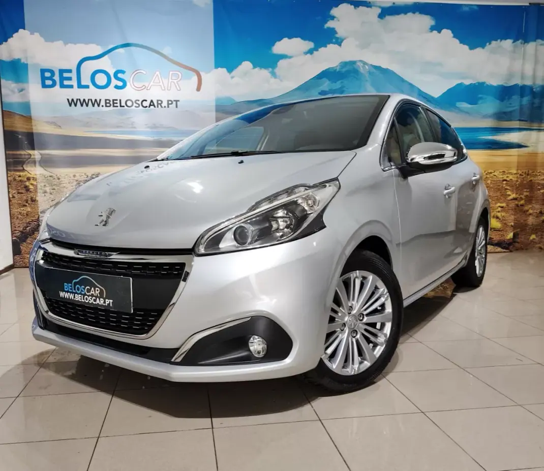 Peugeot 208 2018 - 9750 EUR, 81000 km - AUTO.MOTO.pt - 81000km - foto 1 de 26