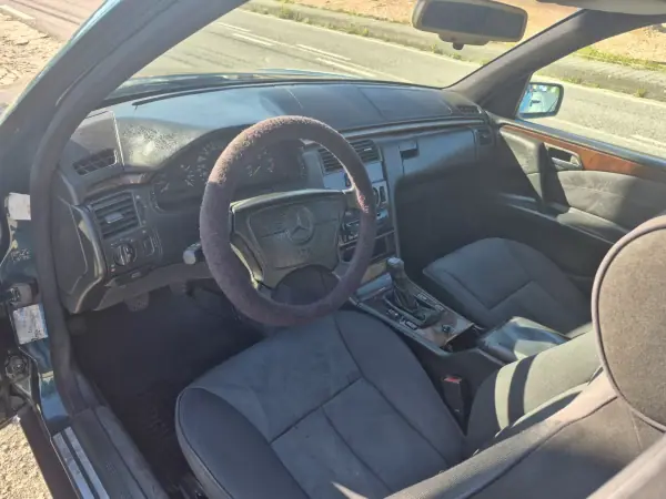 Mercedes-Benz E 220 1997 - 3900 EUR, 500000 km - AUTO.MOTO.pt - 500000km - foto 13 de 28