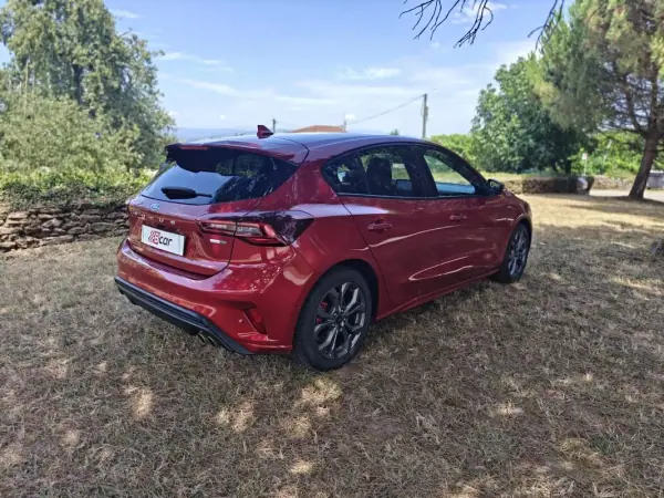 Ford Focus 2023 - 17750 EUR, 76000 km - AUTO.MOTO.pt - 76000km - foto 4 de 39