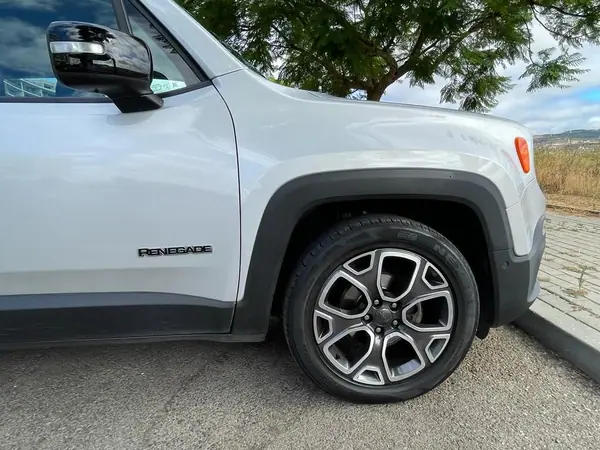 Jeep Renegade 2018 - 17980 EUR, 112000 km - AUTO.MOTO.pt - 112000km - foto 5 de 22