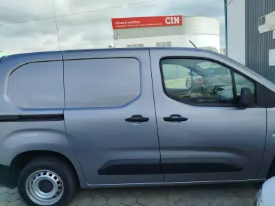 Citroën Berlingo blue hdi 2019 - 16900 EUR, 89000 km - AUTO.MOTO.pt - 89000km - foto 3 de 9