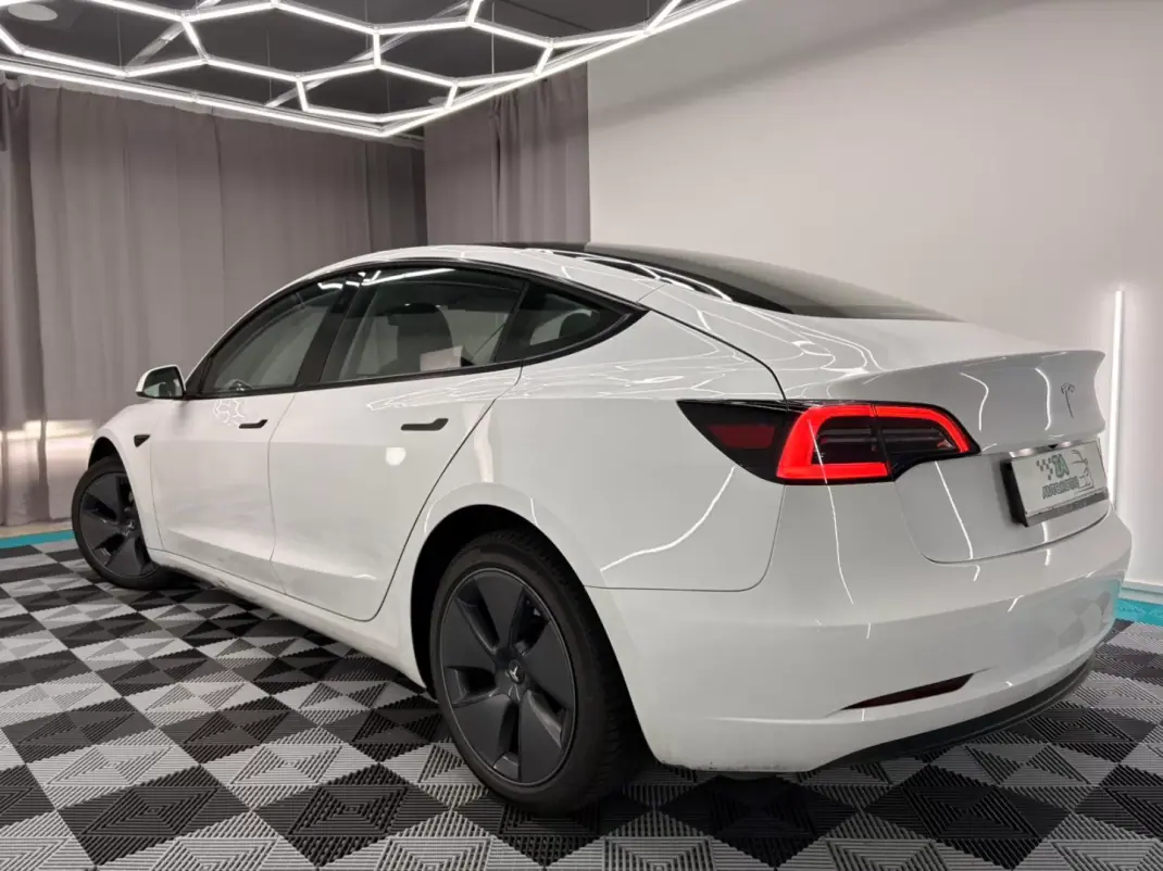 Tesla Model 3 2021 - 26500 EUR, 77000 km - AUTO.MOTO.pt - 77000km - foto 4 de 18
