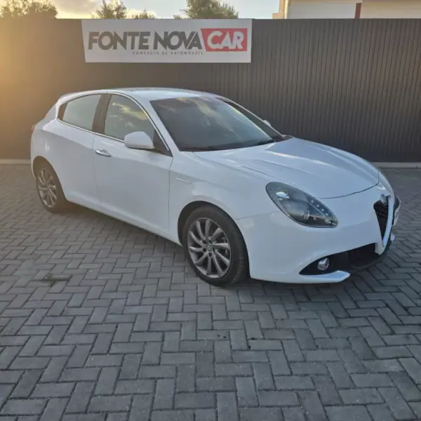 Alfa Romeo Giulietta 2016 - 10950 EUR, 172955 km - AUTO.MOTO.pt - 172955km - foto 10 de 32