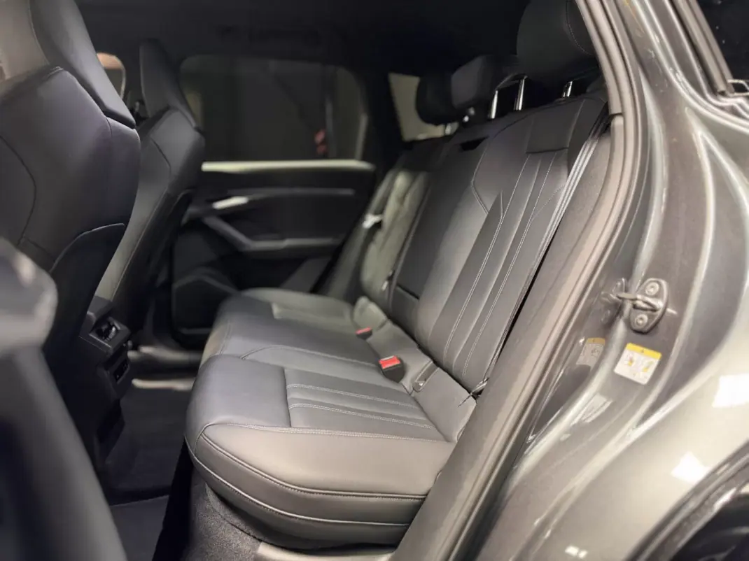 Audi Q6 e-tron 2025 - 59990 EUR, 16300 km - 16300km - foto 21 de 25