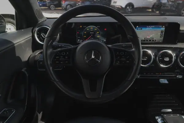 Mercedes-Benz A 180 2019 - 21980 EUR, 91680 km - AUTO.MOTO.pt - 91680km - foto 11 de 32