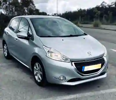 Peugeot 208 2015 - 8500 EUR, 104000 km - AUTO.MOTO.pt - 104000km - foto 3 de 15