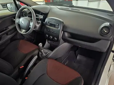 Renault Clio 1.5 Dci Van 2014 - 5750 EUR, 192158 km - AUTO.MOTO.pt - 192158km - foto 11 de 15