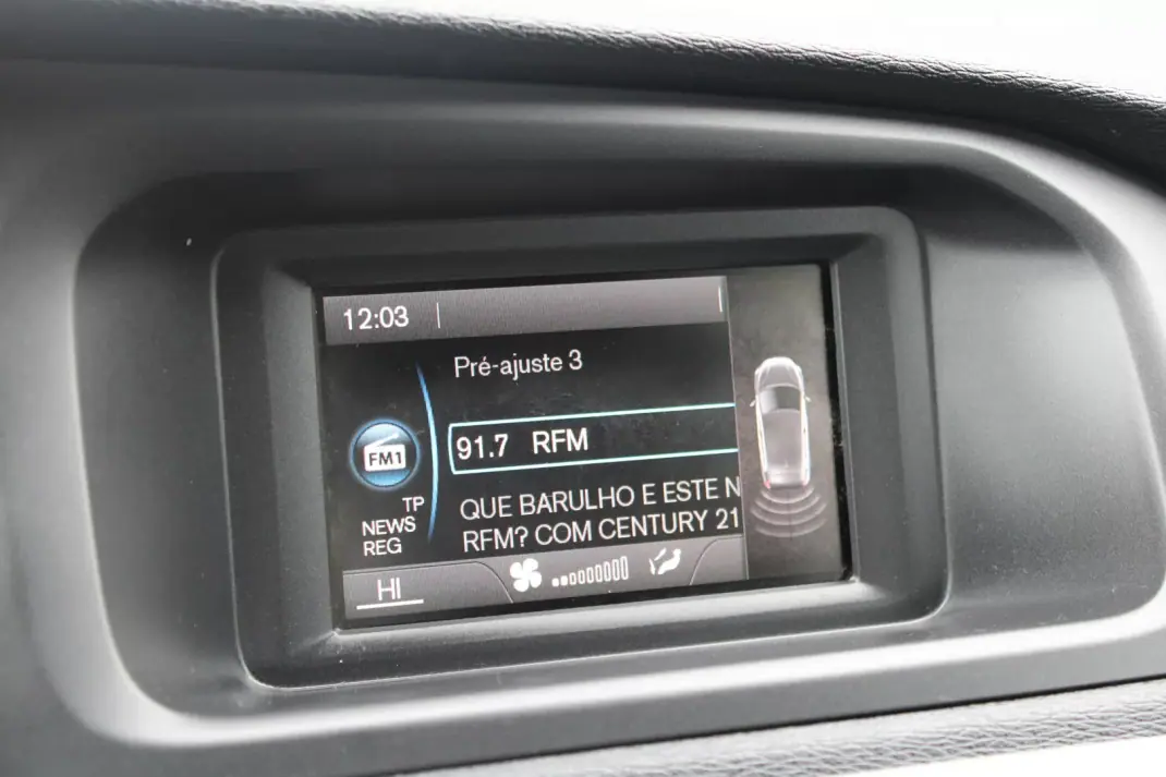 Volvo V40 2016 - 13990 EUR, 143000 km - AUTO.MOTO.pt - 143000km - foto 22 de 24