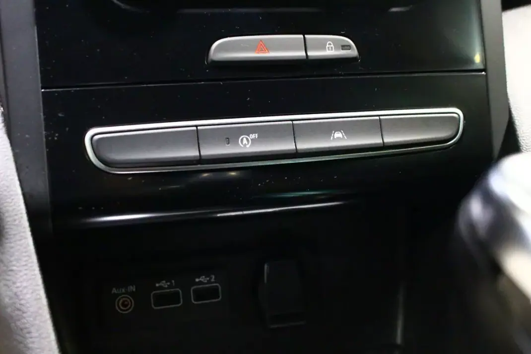 Renault Mégane Sport Tourer 2022 - 15900 EUR, 141000 km - AUTO.MOTO.pt - 141000km - foto 26 de 30