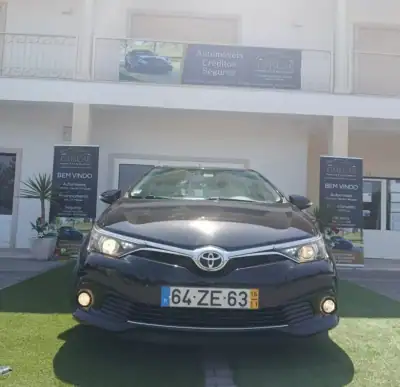 Toyota Auris 2015 - 12750 EUR, 184300 km - AUTO.MOTO.pt - 184300km - foto 2 de 13