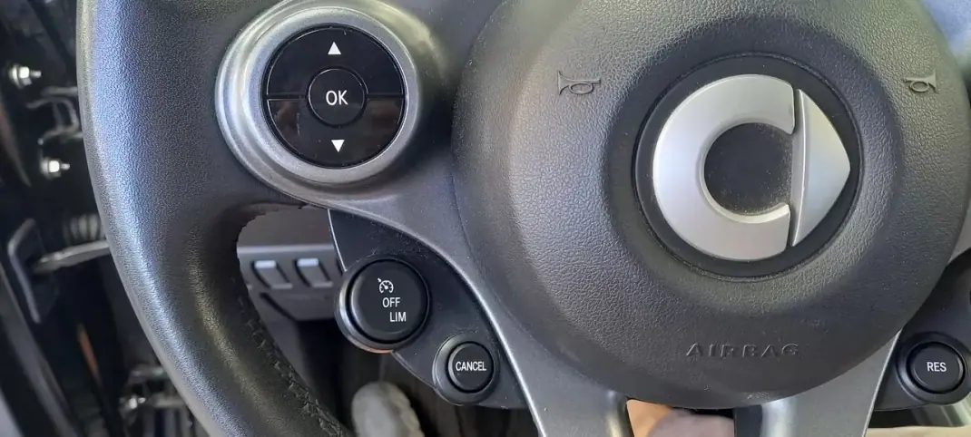 Smart ForFour 2018 - 10890 EUR, 53910 km - AUTO.MOTO.pt - 53910km - foto 10 de 19